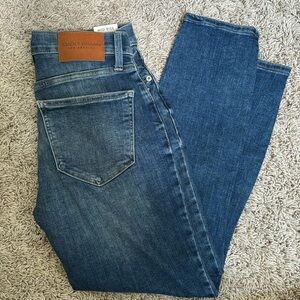 Lucky Ava Mid-Rise Crop, size 2/26. NWT